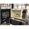 Image 2 : PANASONIC MODEL NN-ST663S STAINLESS STEEL 20" X 16" X 12" MICROWAVE OVEN