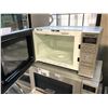 Image 2 : PANASONIC MODEL NN-SD382S 19" X 15" X 11" MICROWAVE OVEN