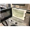 Image 2 : PANASONIC MODEL NN-SD671S STAINLESS STEEL MICROWAVE