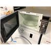 Image 2 : PANASONIC MODEL NN-SD671S STAINLESS STEEL MICROWAVE