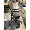 Image 2 : HERMAN MILLER AERON GRAPHITE FULLY ADJUSTABLE TASK CHAIR (SIZE C) RETAIL $2034 CAN