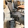 Image 2 : HERMAN MILLER AERON GRAPHITE FULL ADJUSTABLE TASK CHAIR (SIZE B) RETAIL $1842 CAN
