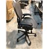Image 2 : HERMAN MILLER AERON GRAPHITE FULL ADJUSTABLE TASK CHAIR (SIZE B) RETAIL $1842 CAN