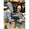 Image 2 : HERMAN MILLER AERON GRAPHITE FULLY ADJUSTABLE TASK CHAIR (SIZE C) RETAIL $2021 CAN