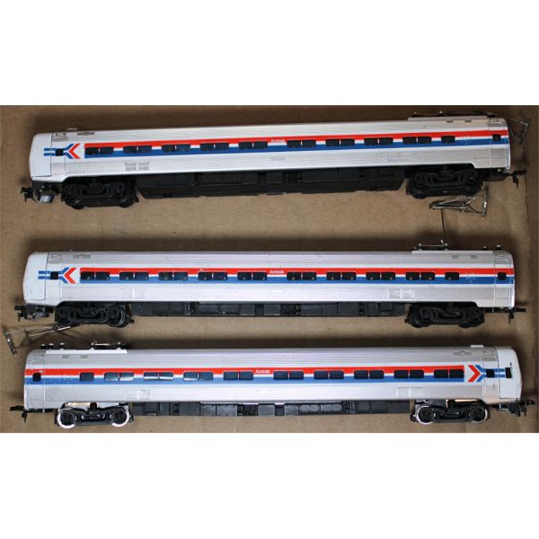 3 BACHMANN HO TRAIN CARS