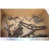 Image 1 : (7) Vintage Animal Traps