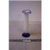 Image 1 : White Vase Blue Trim