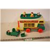 Image 1 : Fisher-Price Play Family Camper