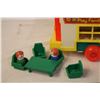 Image 3 : Fisher-Price Play Family Camper