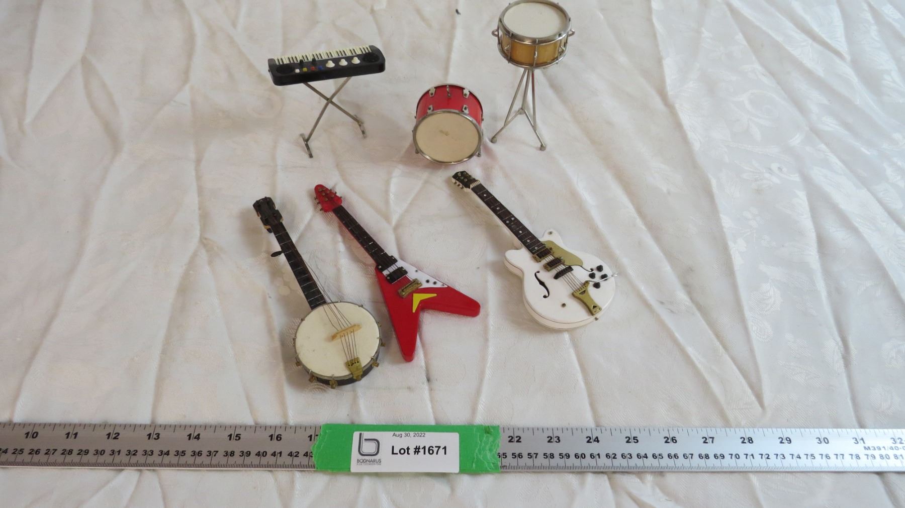 Mini Intruments Miniature Musical instruments - Bodnarus Auctioneering
