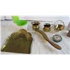Image 2 : Dustpan and hand broom set with Brass pots