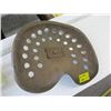 Image 1 : METAL TRACTOR SEAT