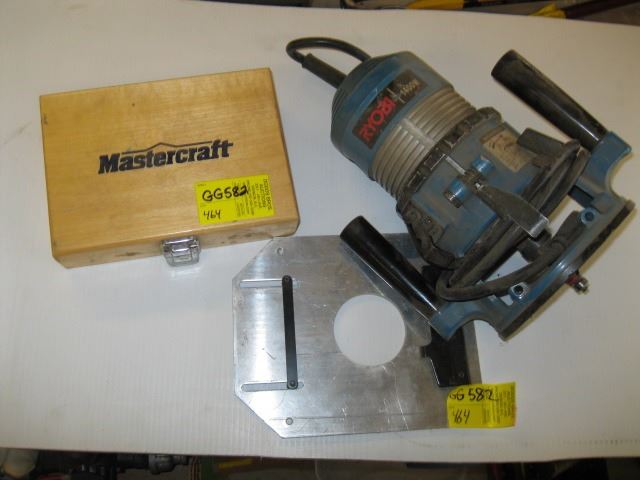 RYOBI ROUTER & A SET OF MASTERCRAFT ROUTER BITS