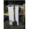 Image 1 : 2 FORKS & SHOVEL