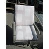 Image 2 : PATIO TABLE W/4 SWIVEL CHAIRS