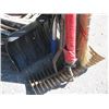 Image 2 : BUNDLE OF GARDEN TOOLS, RAKE, SHOVEL, BROOM, ETC.