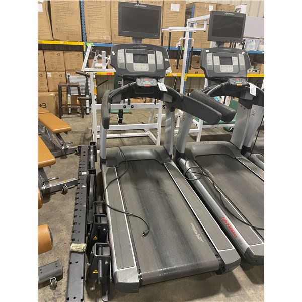 LIFE FITNESS 95T FLEXDECK COMMERCIAL 120V ELECTRIC TREADMILL WITH LIFE FITNESS 16" HD TELEVISION