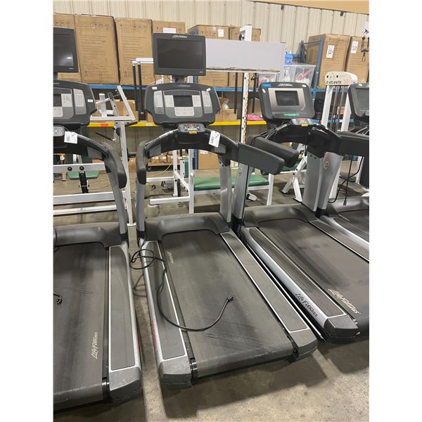 LIFE FITNESS 95T FLEXDECK COMMERCIAL 120V ELECTRIC TREADMILL WITH LIFE FITNESS 16" HD TELEVISION