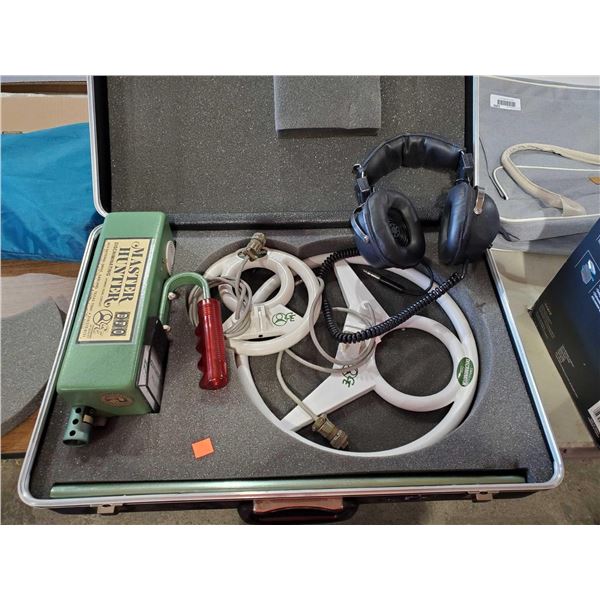 Vintage 1976 Garrett Master Metal Detector/Discriminator with Hard Shell Case