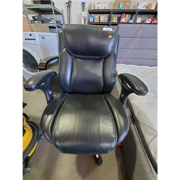 Leather Executive Office Chair, Small crack in seat of chair as seen in photos