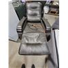 Image 2 : Electric Recliner Chair with USB Charging Ports (Tested & Works) - OUT OF BOX SOLD AS IS