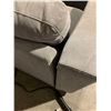 Image 6 : 2 pc Sectional Sofa - one side arm loose as seen in photos
