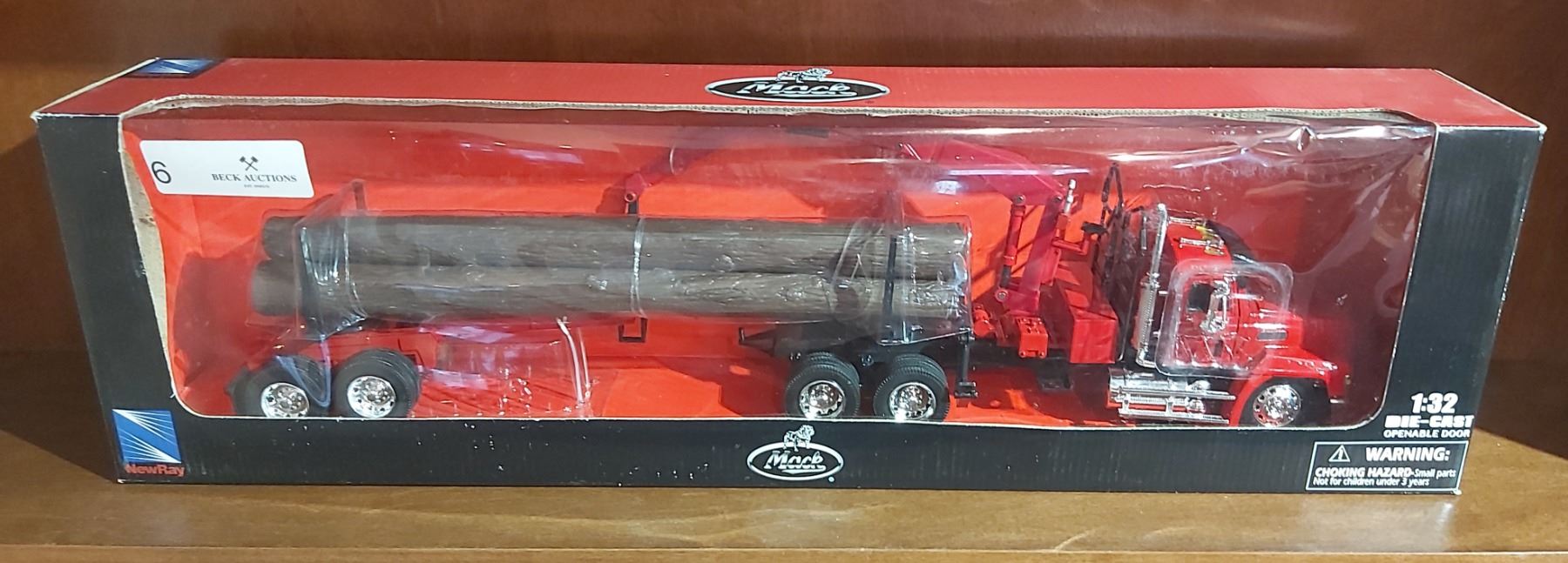 Logging Diecasts Mack CH Logging Truck 1:32 Diecast Openable Door