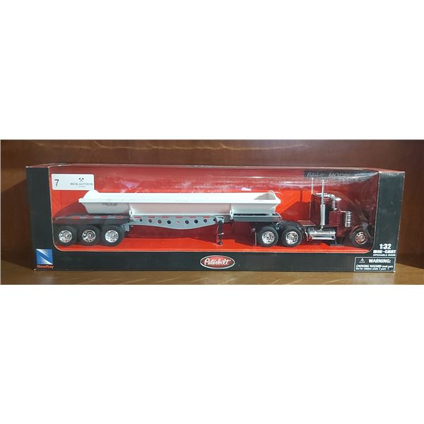 Peterbilt Die Cast 1:32 Scale Openable Doors New Ray Long Hauler Rig