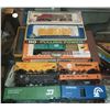 Image 2 : Bachman Santa Fe Locomotive Lot Plus Ten Train Cars HO Scale