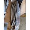 Image 2 : BOX W/LG. DIAMETER STAINLESS STEEL BRAIDED HOSE