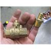 Image 2 : PLASTIC BIN W/ASST. BRASS FITTINGS