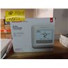 Image 2 : 2 HONEYWELL THERMOSTATS, T4 PRO & VISION PRO