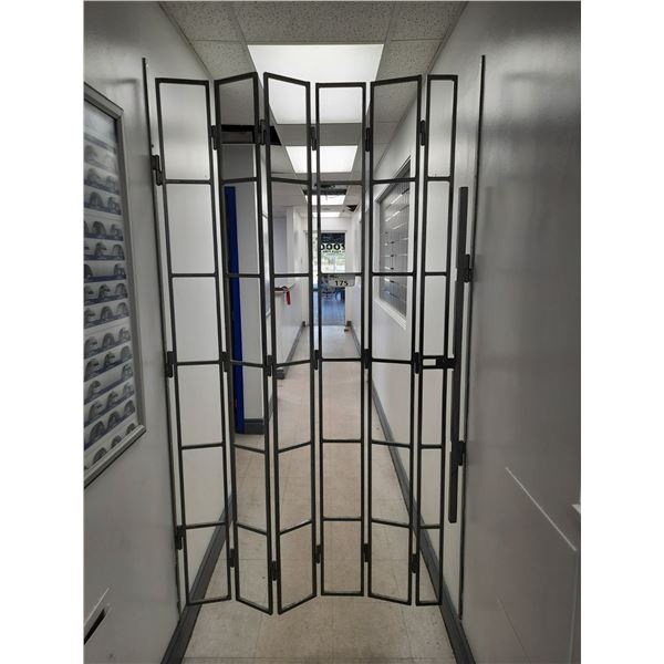 METAL WALL MOUNTED FOLDING SEPARATION GATE