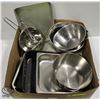 Image 1 : FLAT OF COMMERCIAL KITCHEN WARES: S/S BOWLS,