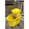 Image 1 : RUBBERMAID COMMERCIAL WAVE BRAKE MOP BUCKET W/