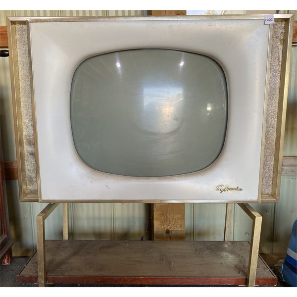 RETRO SYLVANIA TUBE TELEVISION - 15 x 33 x 36in