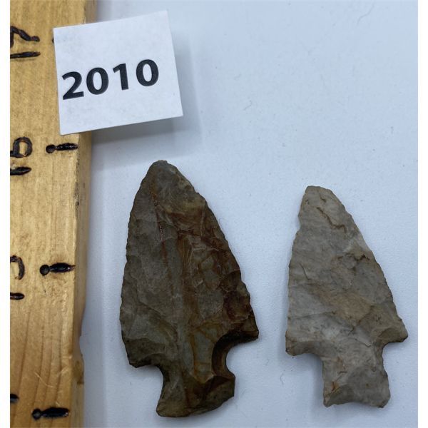 LOT OF 2 - EARLY NATIVE STONE ARROWHEADS 