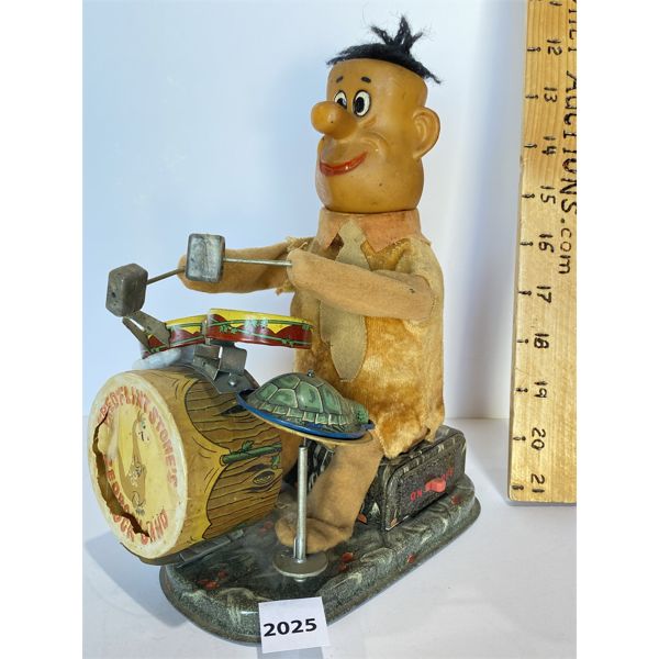 ALPS JAPAN FRED FLINTSTONE BATTERY OPERATED "BEDROCK BAND" TIN TOY