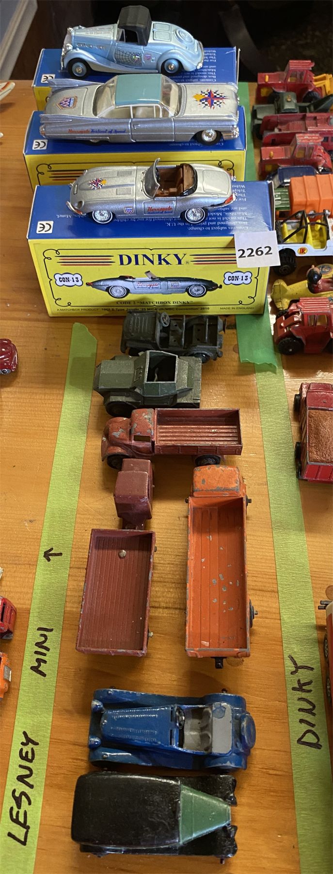DINKY TOYS - FRANCE (3) Réunion de 3 camions en boîte DINKY TOYS - FRANCE (3) Réunion de 3 camions en boîte