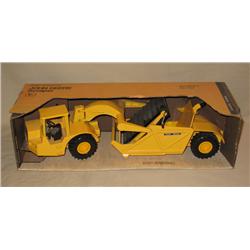 JD Paddle Scraper w/ ROPS in Brown & white box