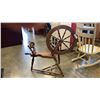 Image 2 : VINTAGE SPINNING WHEEL