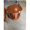 Image 2 : 2 HEIRLOOM OF CANADA WOOD EDNTABLES