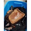 Image 2 : TOTE OF DESIGNER PURSES AND APPAREL