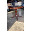 Image 2 : ROUND PEDESTAL TABLE