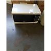 Image 2 : NECCHI LYDIA 3 SEWING MACHINE AND RCA MICROWAVE