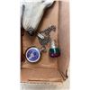 Image 2 : TRAY OF WOOD BOX WITH JEWELRY, STATUES AND COLLECTIBLES