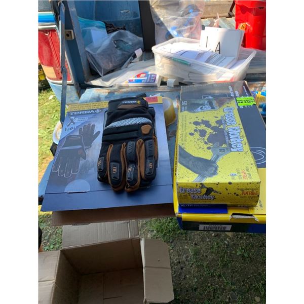 Mirrors, horn, gloves