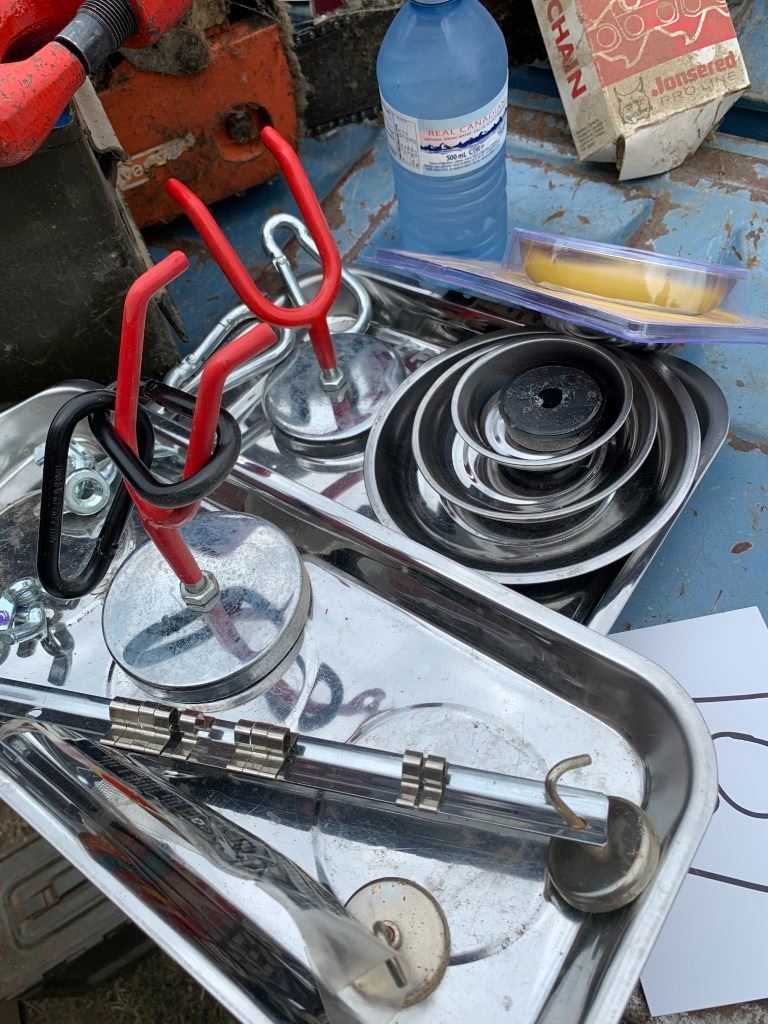 flags,magnetic rack, rubber clamps, dry wall putty scrappers