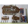 Image 1 : Souvenir  spoons on wooden Canada plague + 1 fruit spoon set, + 1 flower spoon set, + 5 spoons in a 