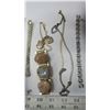 Image 4 : 4 Pairs of Reading Glasses and Lot of Jewelry